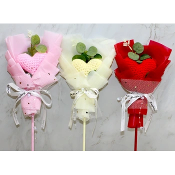 El Örgüsü Kalp Çiçeği Buketi