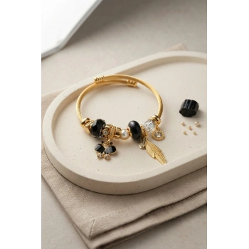 Model Gold Renk Siyah Charmlı Bileklik TJ-BB8666