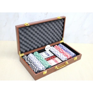 Deri Çantalı 300 Chip Ve 2 Adet İskambil Kağitına Sahip Poker Oyunu Alk4230