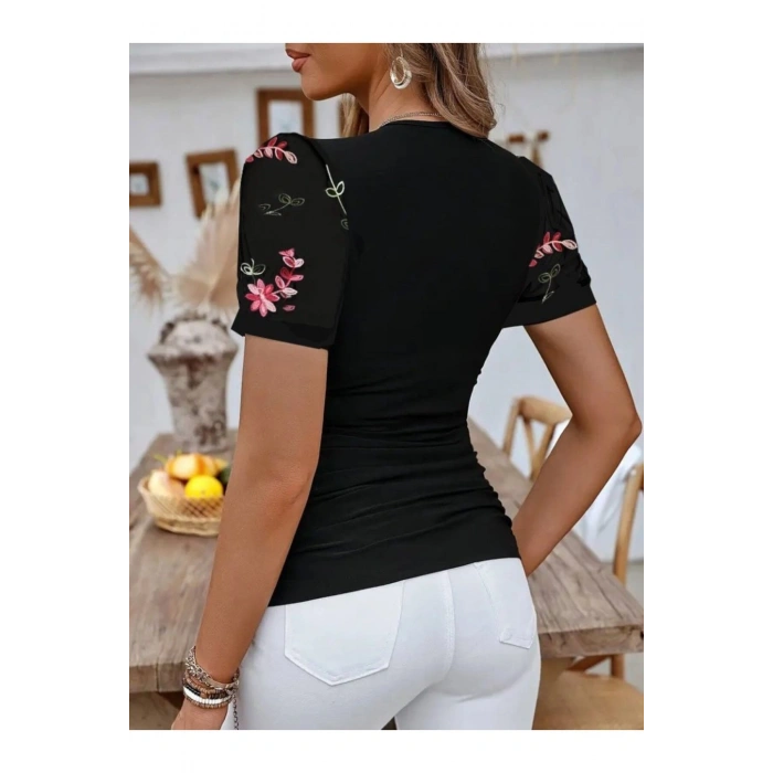 Kadın Kısa Kollu çiçek Nakışlı V Yakalı Viskon Bluz