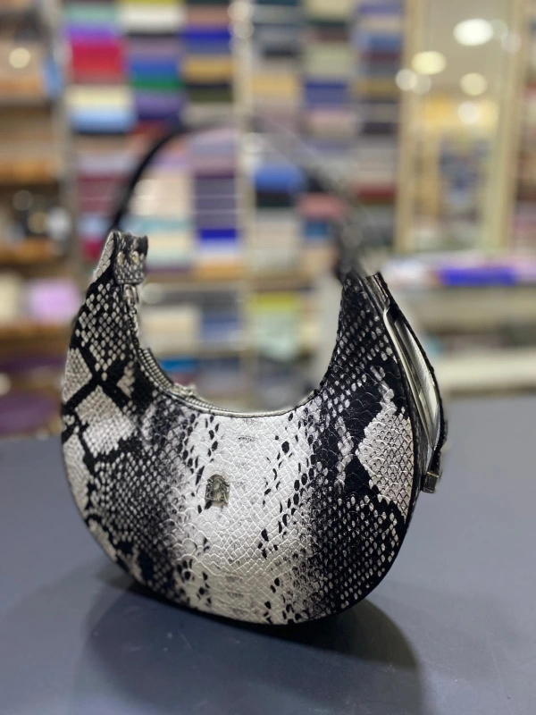 SOSELA ÇANTA 67-7143 DESENLİ SİYAH BEYAZ