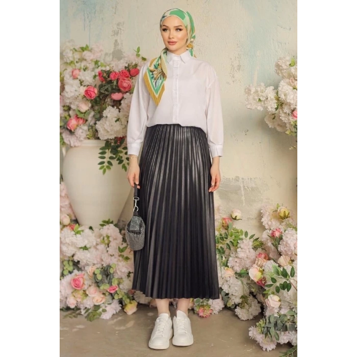 Zarif Ve Modern Pileli Parlak Krep Gizli Lastikli Siyah Etek