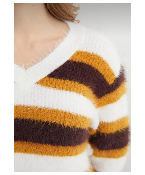 Kadın Sakallı Triko V Yaka Kazak (Yumuşak Tuşe) standart Beden