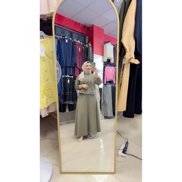 Omuzda Düğme Detaylı Etekli Takım