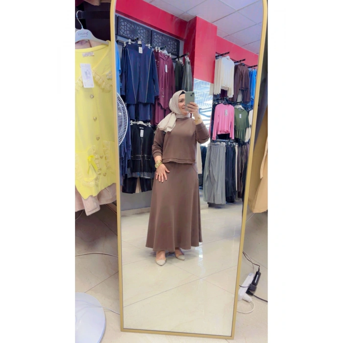 Omuzda Düğme Detaylı Etekli Takım