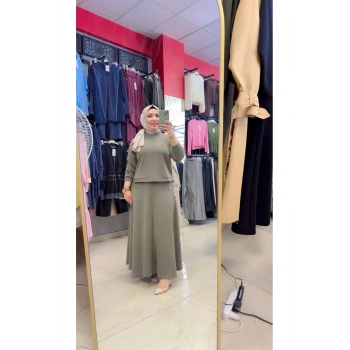 Omuzda Düğme Detaylı Etekli Takım