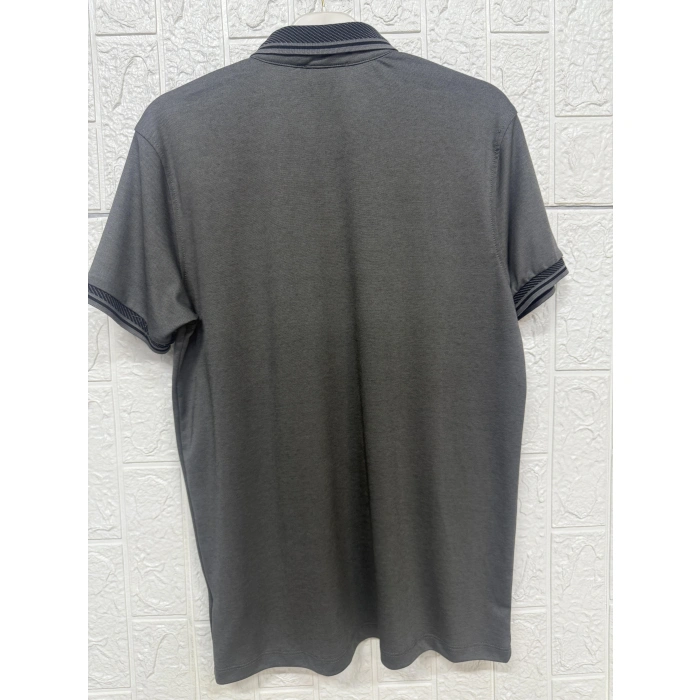 Yakası ve Kol Uçları Manşetli Polo Yaka Düğmeli Tişört