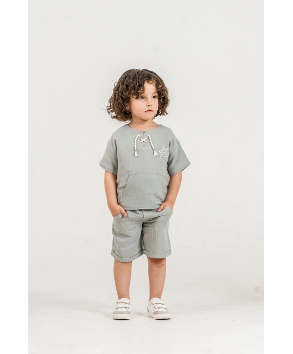 Unisex Çocuk %100 Pamuk Bağcıklı Tişört&Çocuk Şortlu Müslin Takım – Şapka Hediyeli