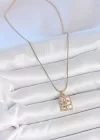 316L Çelik Gold Renk Pembe Mineli Çiçek İşlemeli İnci Detay Portre Model Kadın Kolye