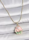 316L Çelik Gold Renk Zincir Pembe Çiçek İşlemeli İnci Detay Portre Model Kadın Kolye