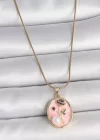 316L Çelik Gold Renk Zincir Pembe Çiçek İşlemeli İnci Detay Portre Model Kadın Kolye