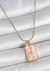 316L Çelik Gold Renk Zincir Pembe Mineli İncli Çiçek İşlemeli Portre Model Kadın Kolye