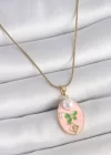 316L Çelik Gold Renk Zincir Pembe Mineli Oval İncili Çiçek İşlemeli Portre Model Kadın Kolye
