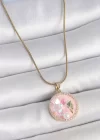 316L Çelik Gold Renk Zincir Zirkon Taşlı Pembe Mineli Çiçek İşlemeli İnci Detay Portre Model Kadın Kolye