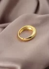 Gold Renk Metal Kırmızı Taşlı Bombeli Kadın Yüzük