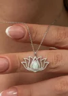 Gümüş Beyaz Opal Taşlı Lotus Kadın Kolye