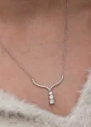 Gümüş Üç Taşlı V Model Kadın Kolye