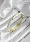 Mineli Pirinç Kırık Beyaz Çiçek Desenli Zirkon Taşlı Gold Renk Kadın Kelepçe (çap 60 mm)