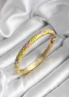 Mineli Pirinç Sarı Çiçek Desenli Gold Renk Kadın Kelepçe (çap 60 mm)