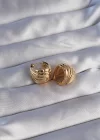 Pirinç Gold Renk Tırtıklı Minimal Bombeli Tasarım Küpe