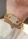 Vip Seri Pirinç Ortası Zirkon Taşlı Gold Renk Gurmet Bileklik