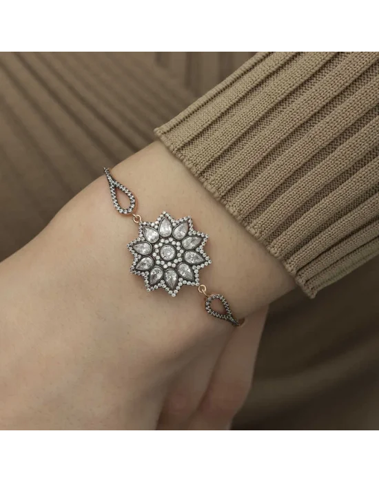 ​Gümüş Rose Çiçek Desenli Elmas Montür Bileklik