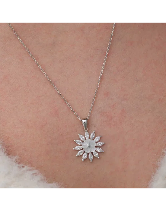 Gümüş Beyaz Manolya Çiçeği Kadın Kolye