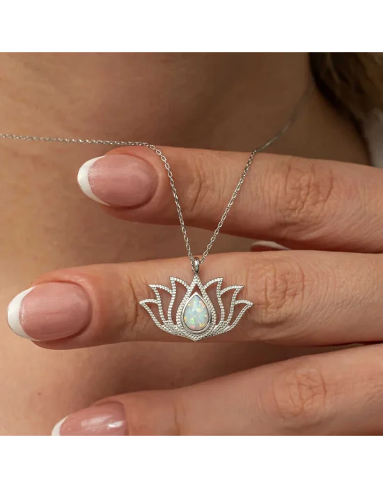 Gümüş Beyaz Opal Taşlı Lotus Kadın Kolye
