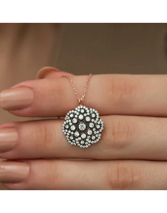 Gümüş Çiçek Desenli Elmas Montür Kolye