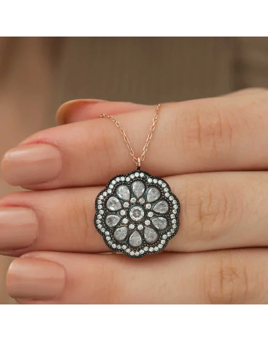 Gümüş Çiçek Desenli Elmas Montür Kolye