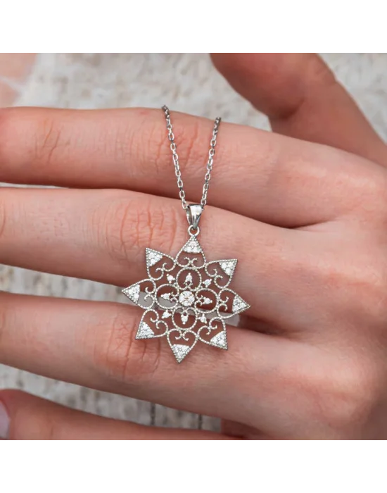 Gümüş Çiçek Desenli Kadın Kolye