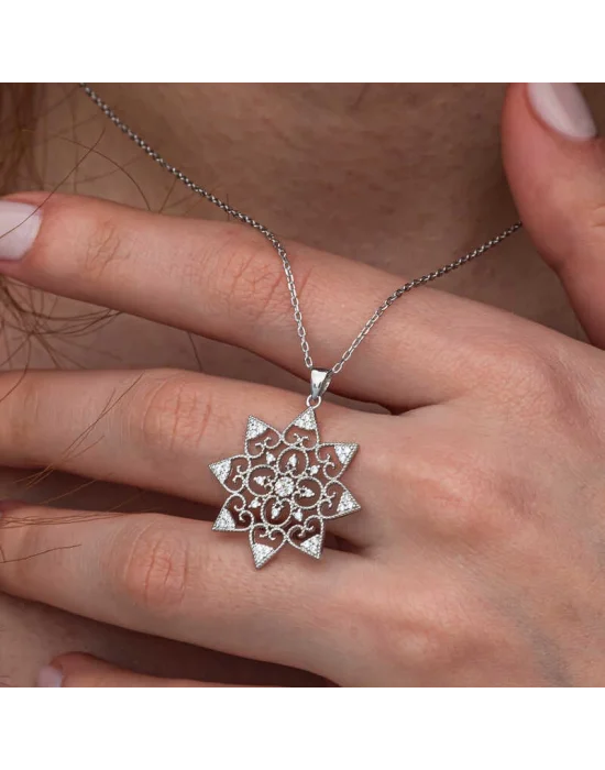 Gümüş Çiçek Desenli Kadın Kolye