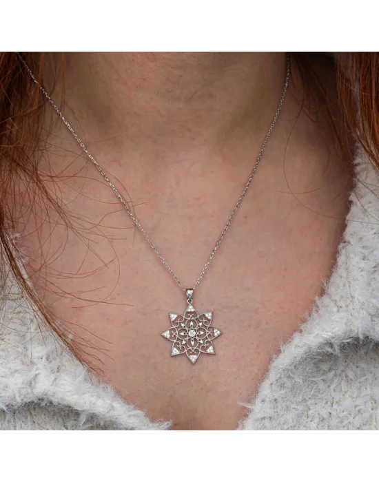 Gümüş Çiçek Desenli Kadın Kolye