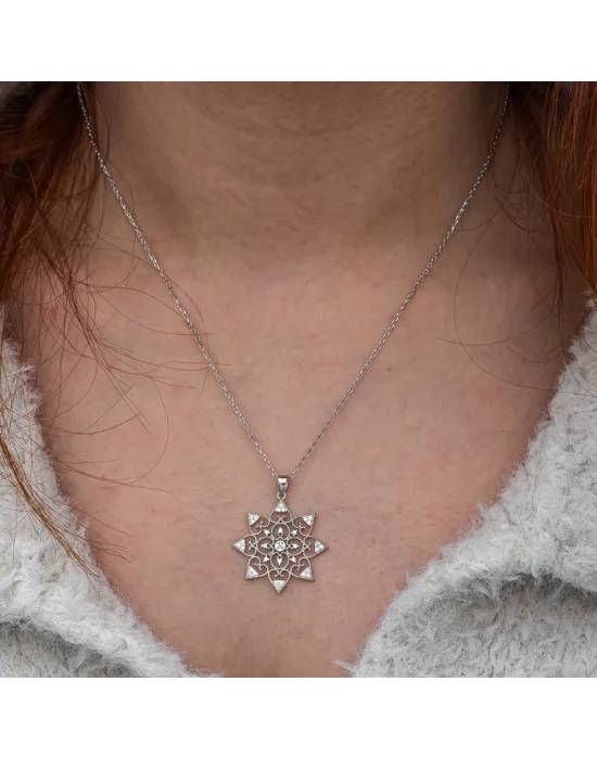 Gümüş Çiçek Desenli Kadın Kolye