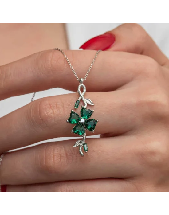 Gümüş Dönen Yeşil Yonca Kadın Kolye