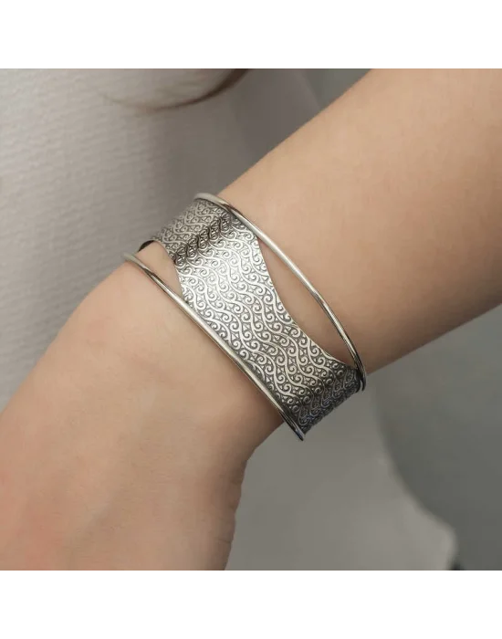 Gümüş Eskitme Desenli Bayan Bilezik