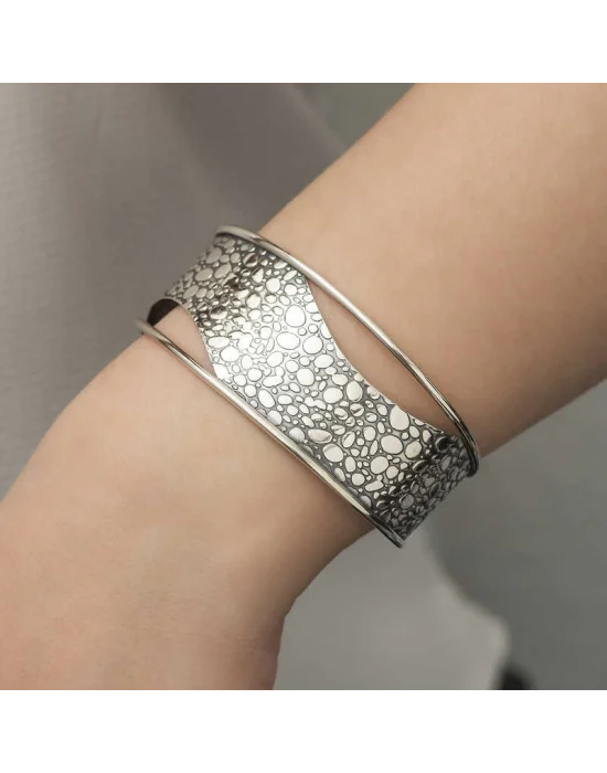 Gümüş Eskitme Desenli Bayan Bilezik