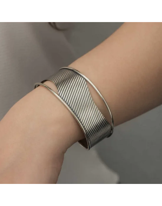 Gümüş Eskitme Desenli Bayan Bilezik