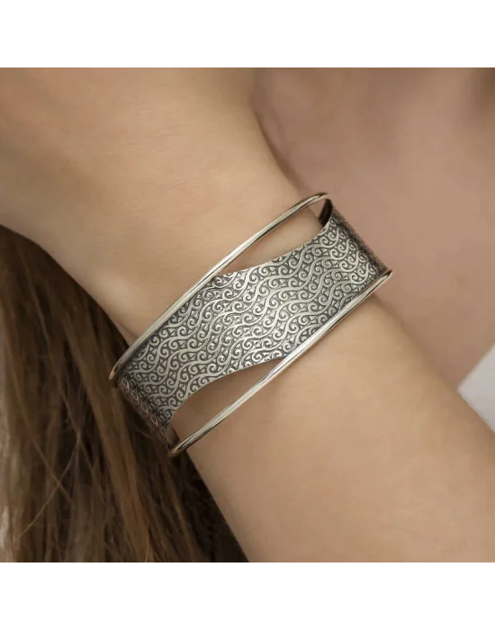 Gümüş Eskitme Desenli Bayan Bilezik