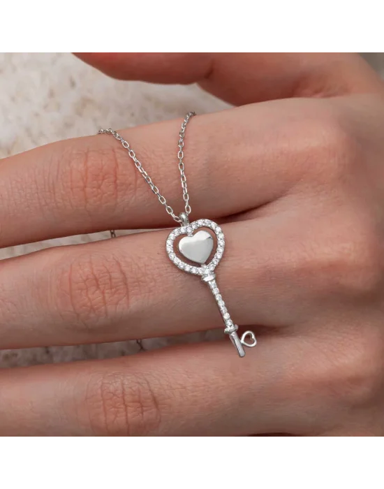Gümüş Kalpli Anahtar Kadın Kolye