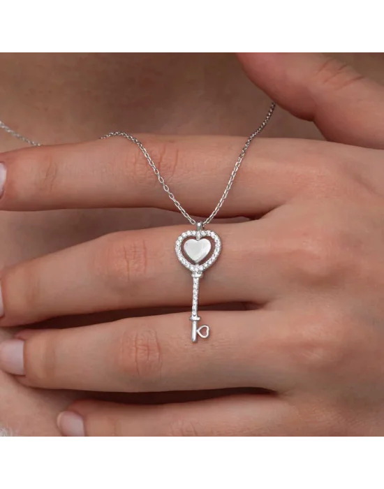 Gümüş Kalpli Anahtar Kadın Kolye