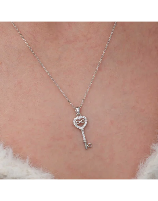 Gümüş Kalpli Sonsuzluk Anahtar Kadın Kolye