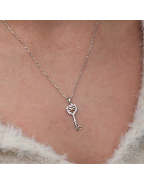 Gümüş Kalpli Sonsuzluk Anahtar Kadın Kolye