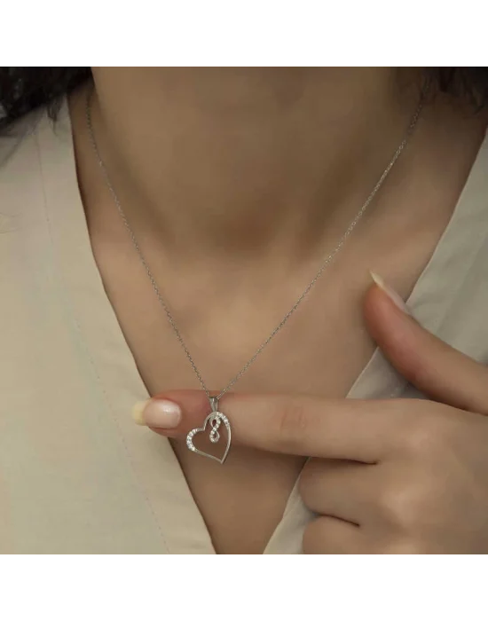 Gümüş Kalpli Sonsuzluk Bayan Kolye