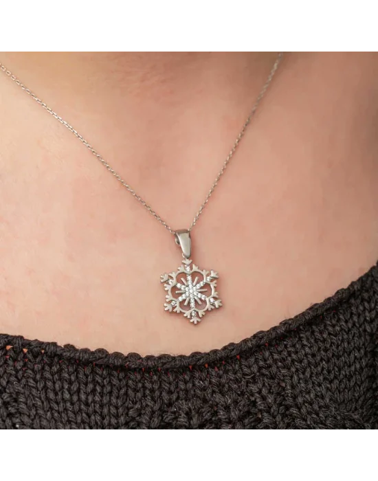 Gümüş Kar Tanesi Kadın Kolye