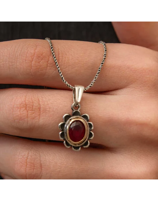 Gümüş Kırmızı Taşlı Çiçek Model Kadın Kolye