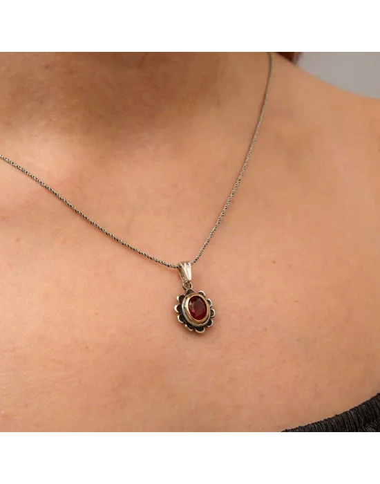 Gümüş Kırmızı Taşlı Çiçek Model Kadın Kolye