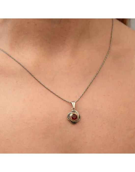 Gümüş Kırmızı Taşlı Gül Model Kadın Kolye