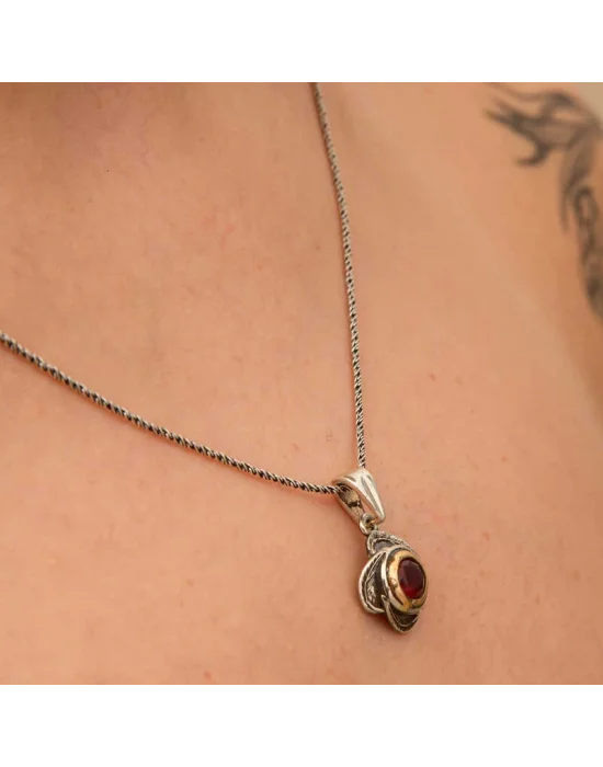 Gümüş Kırmızı Taşlı Gül Model Kadın Kolye