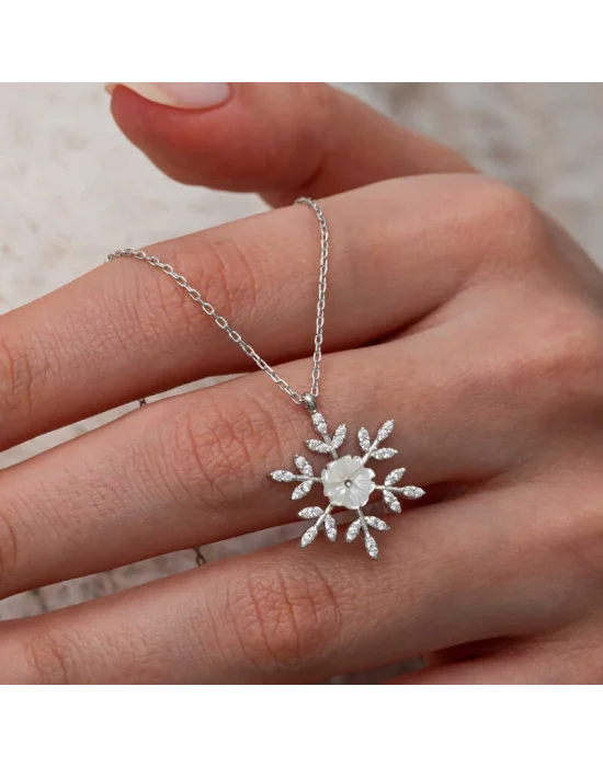 Gümüş Manolya Çiçeği Kar Tanesi Kadın Kolye